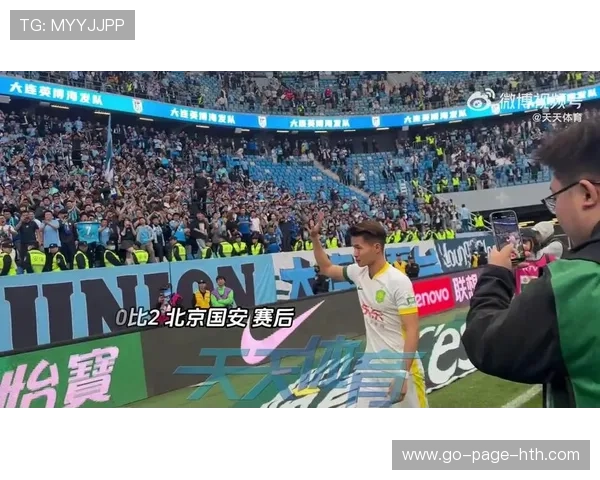 大连英博林良铭边路高速传中：现代足球的创新与激情